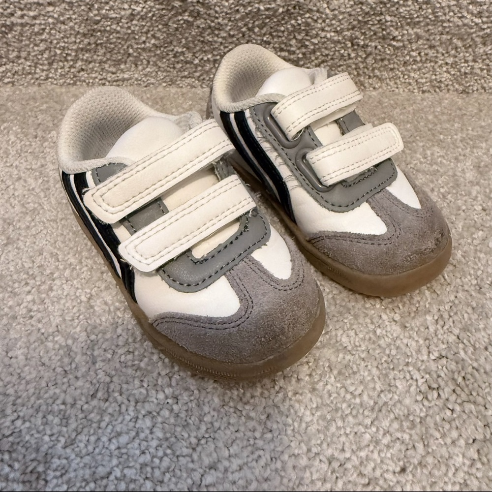 Cat and Jack size 5 leather sneakers